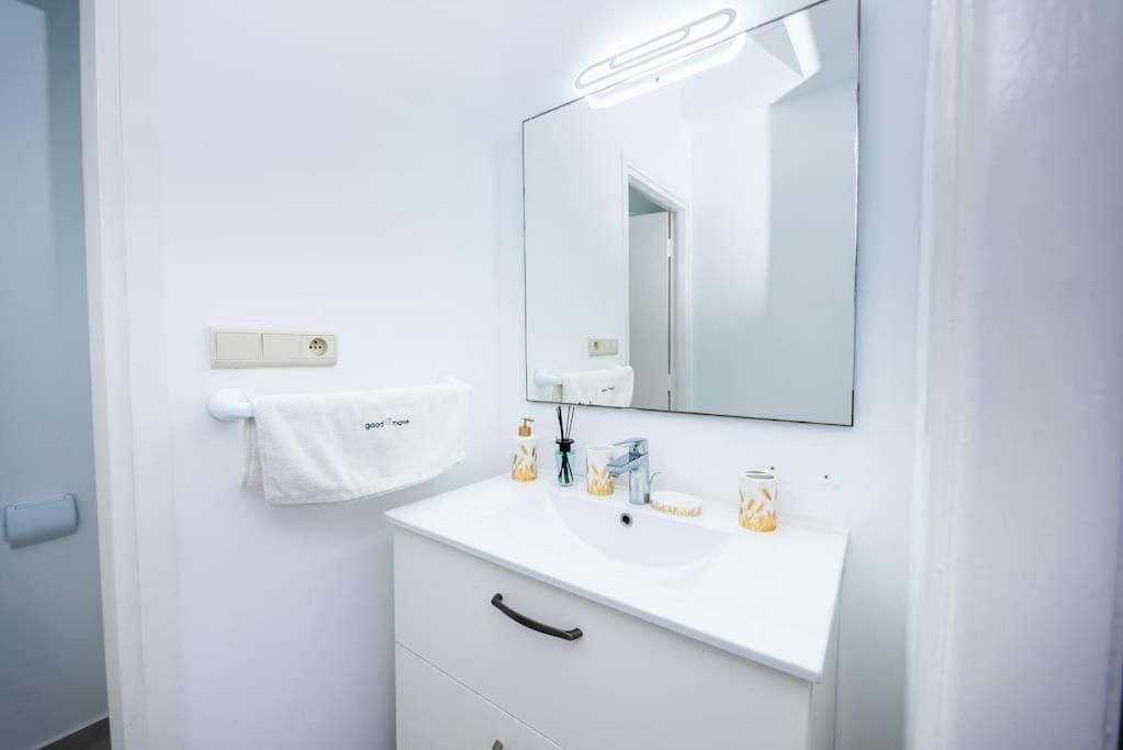 Tradition Meets Modern: 2Br Flat In Rabat Hassan Bagian luar foto
