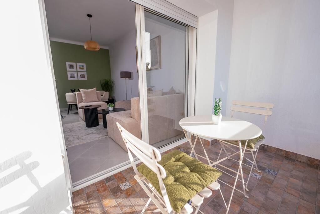 Tradition Meets Modern: 2Br Flat In Rabat Hassan Bagian luar foto