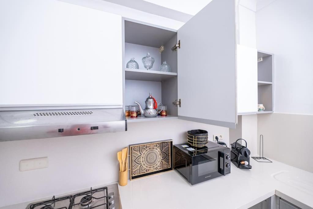 Tradition Meets Modern: 2Br Flat In Rabat Hassan Bagian luar foto